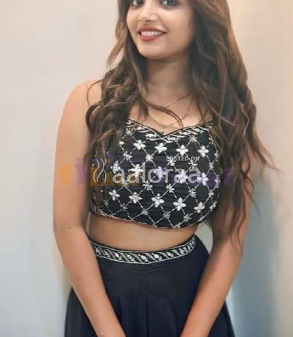  Pooja Sharma call girls call me escort service College girls full sexy housewife modling girl escort service  lo
