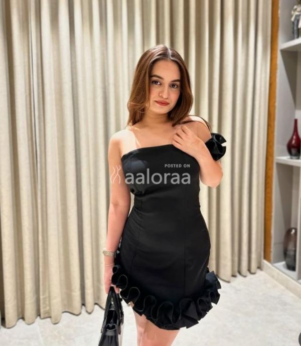 Call girls in Botanical Garden Noida Sector 62 9899943406