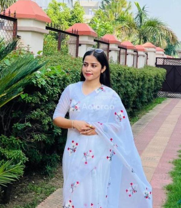     XY COLLEGE GIRLS AND  HOUSEWIFE AVAILABLE