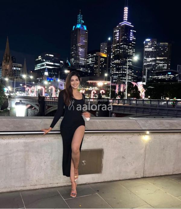 Best Female Escort Call Girls In Logix City Centre Noida 921755_8422 COD Service