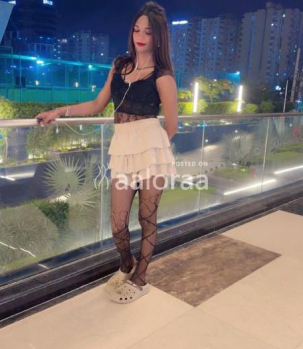Hi guys this is top ts fizaa tanu with big boobs and crock real meet will b start on 25 April
